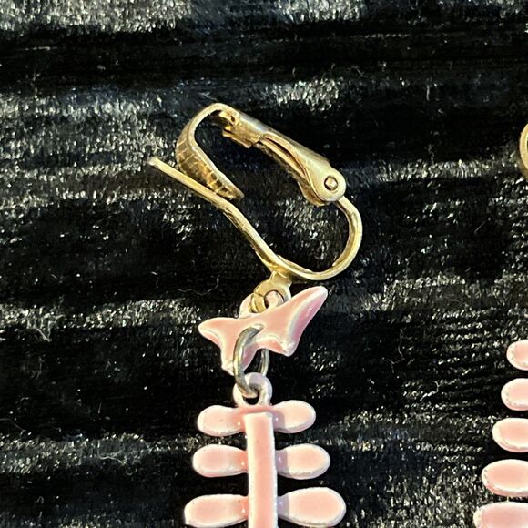 Vintage Dangling Articulated Enamel On Metal Fish Clip On Earrings Pink Teal - Picture 5 of 9